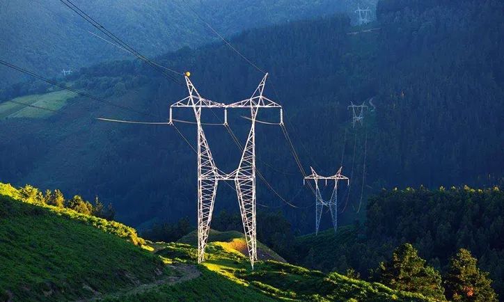 配電室為什么要用專業(yè)化的智能電力監(jiān)控系統(tǒng)？